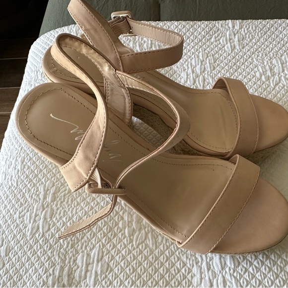 Mackin Sandals - Picture 1 of 6